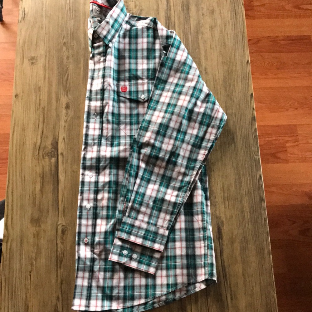 Cinch size large long sleeve button down shirt